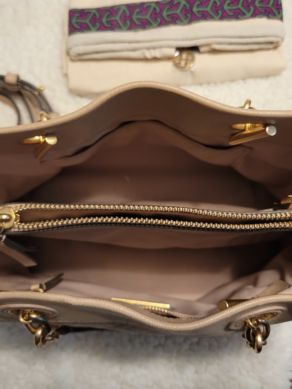 Tory Burch Beige Quilted Leather Tote with Gold Chain Detail - Picture 2 of 3